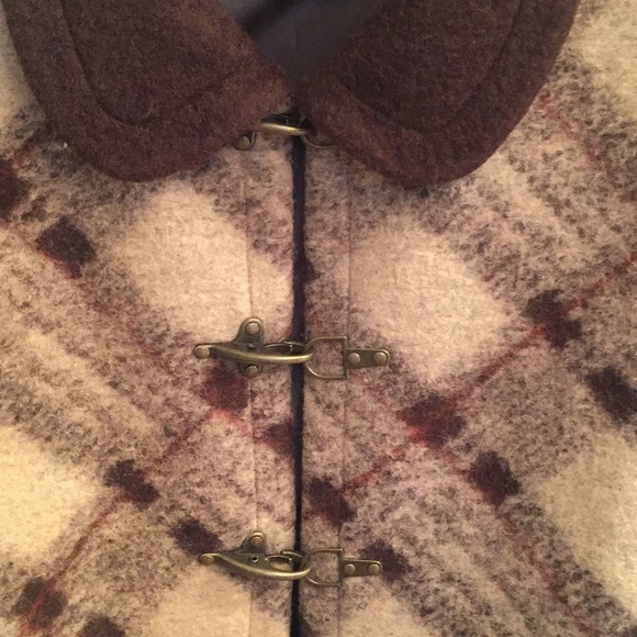 Fall Blanket Cape with Buckles - Picture 2 of 5